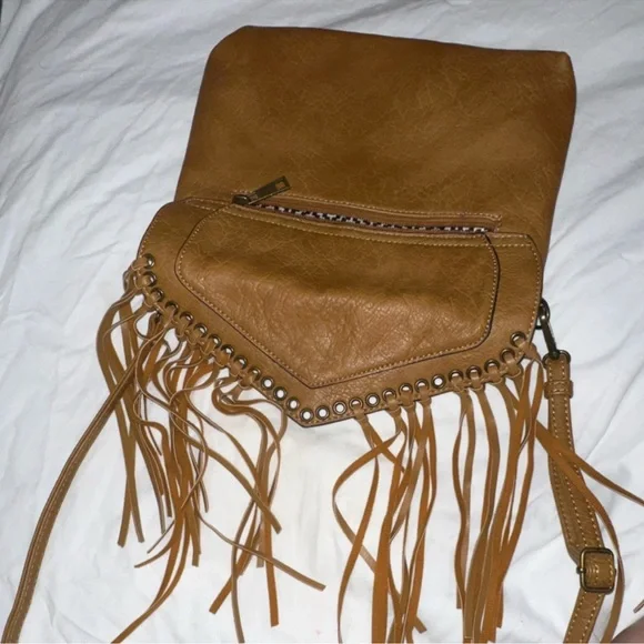 Ampere Tan Fringe Grommet Brass Hardware Magnetic Zip Shoulder Women's Bag Purse - Picture 3 of 5